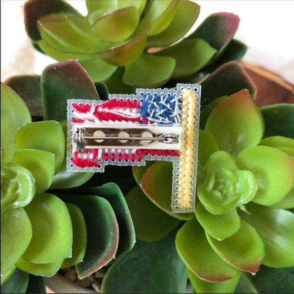 American Flag cross-stitch pin NEW - Picture 2 of 5